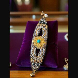 Ranjana Kahn Retired Cloth Black Magnetic Closure Size 6.75" Crystal Bracelet